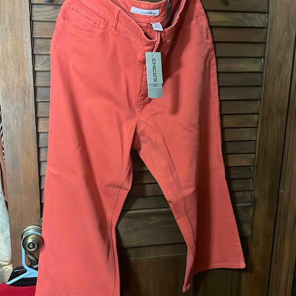 Chicos denim cropped pants .